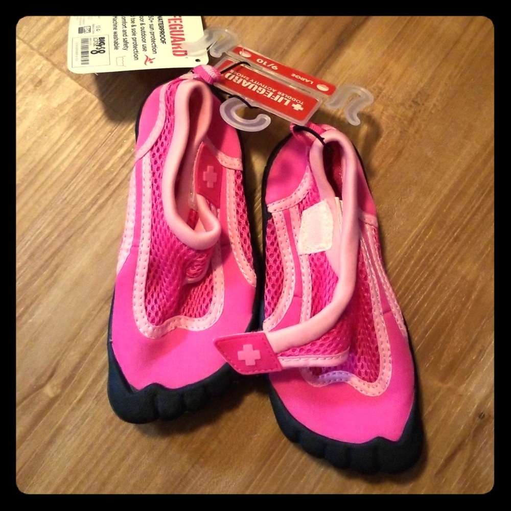 Lifegaurd Girls 9/10 water shoes pink